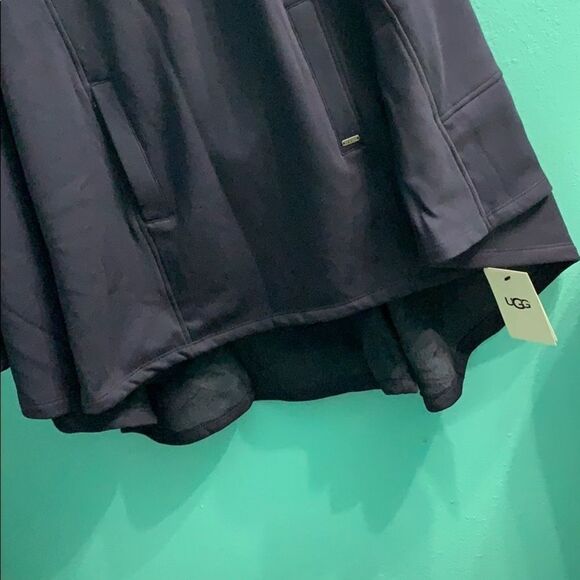 Ugg Navy cape XS/S pockets warm NWT - Picture 8 of 8